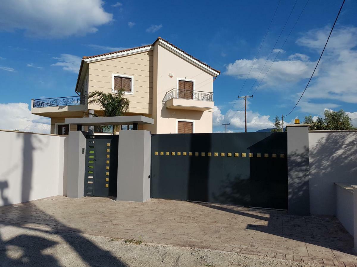 Dimitris Villa Егіо Екстер'єр фото